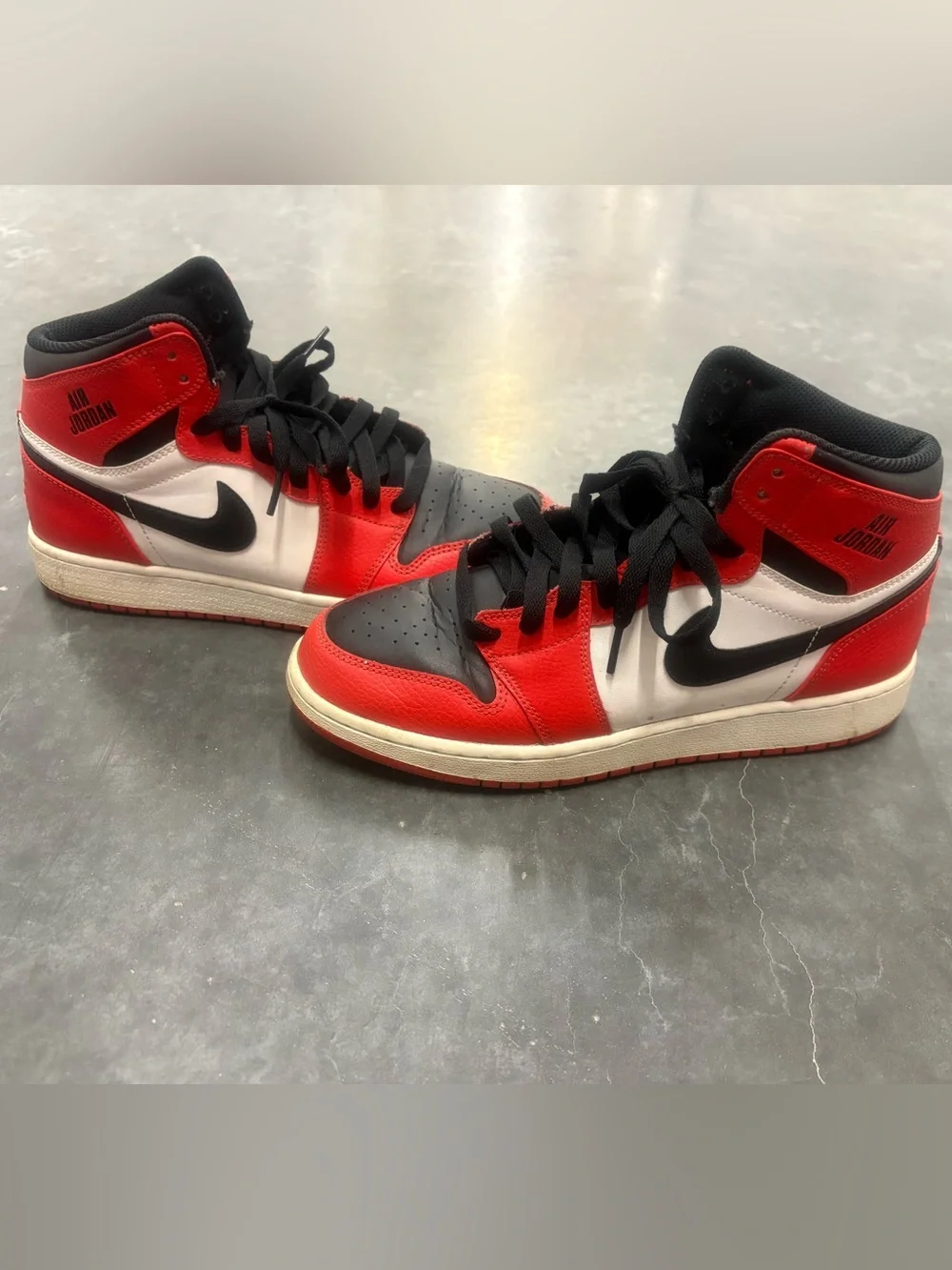 Nike Air Jordan 1 Retro High OG “Track Red” GS 705300-800 Size 7Y / Women’s 8.5